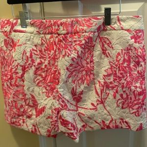 Lilly Pulitzer Kelly la e shorts. Resort white caliente.